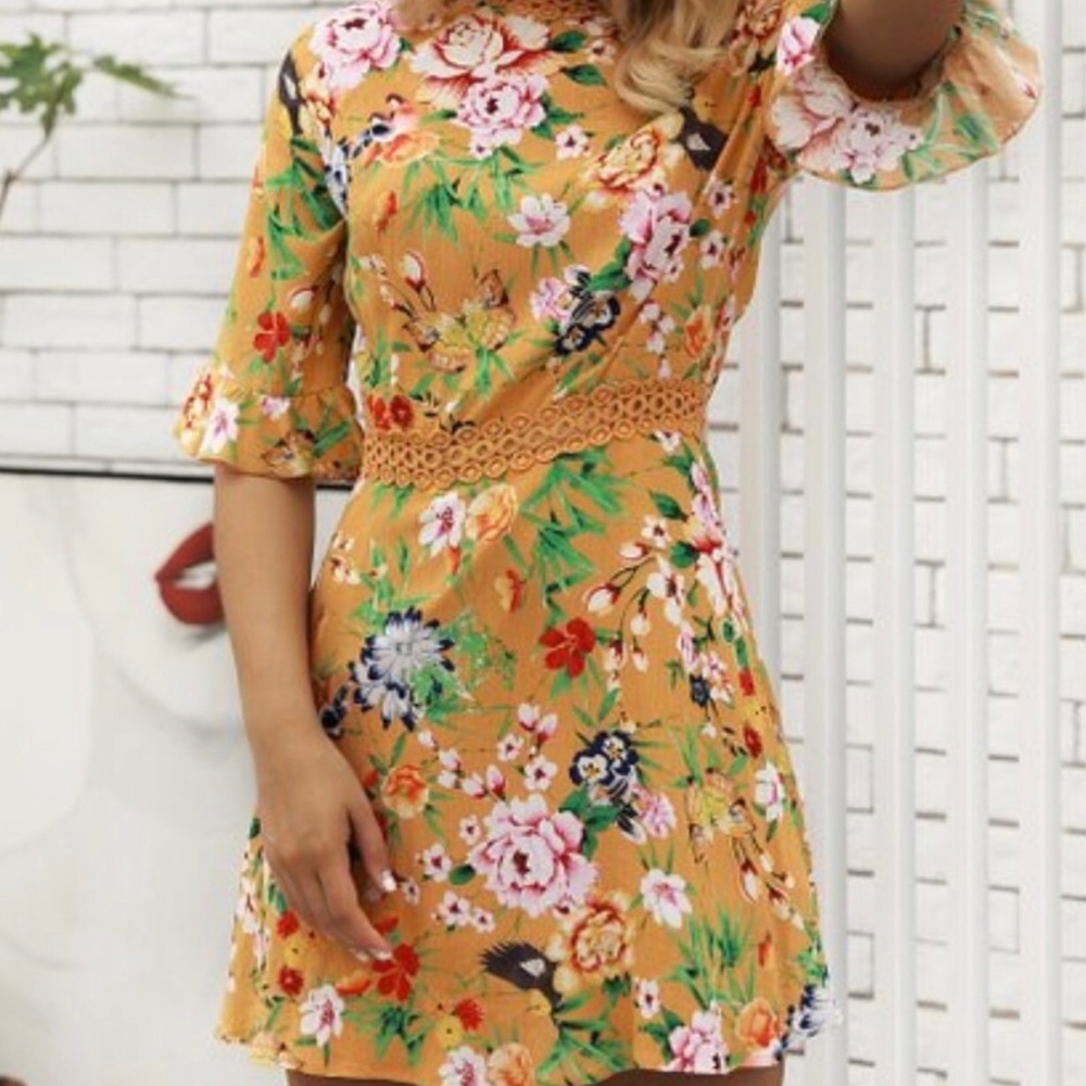 Mini sundress with 3/4 sleeves